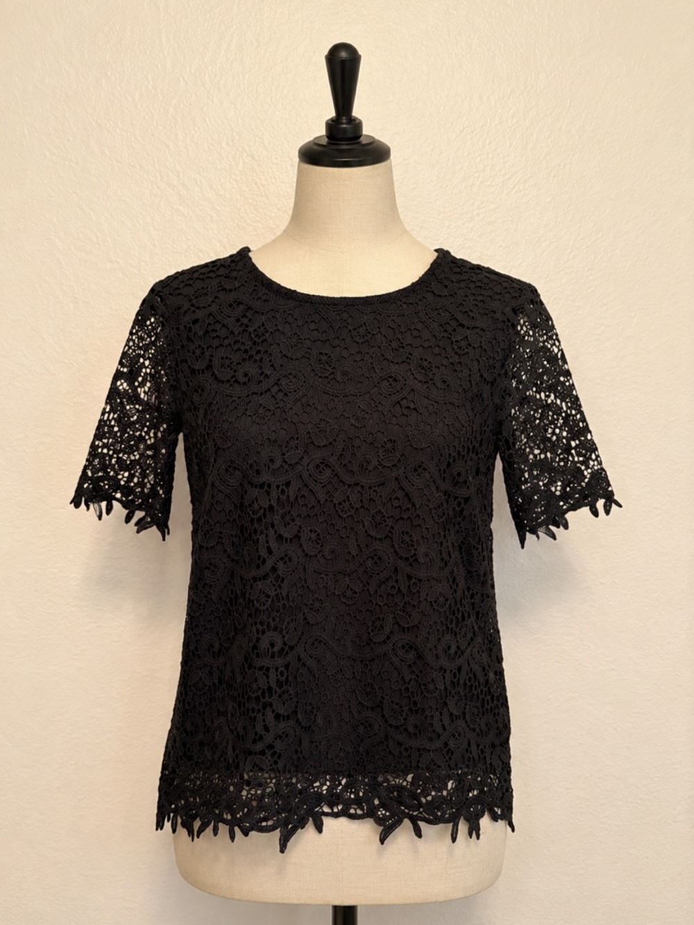 Lace Short-Sleeve Black Crochet Top by Philosophy size small
